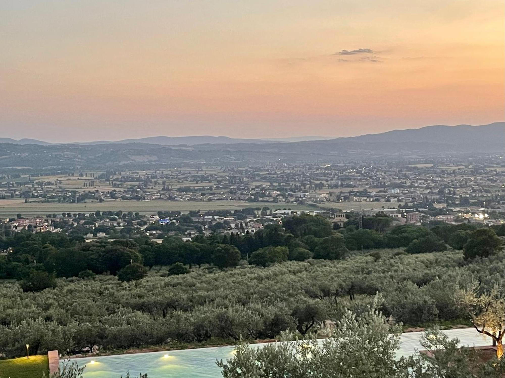 ホテル La Quercetta フォリーニョ エクステリア 写真